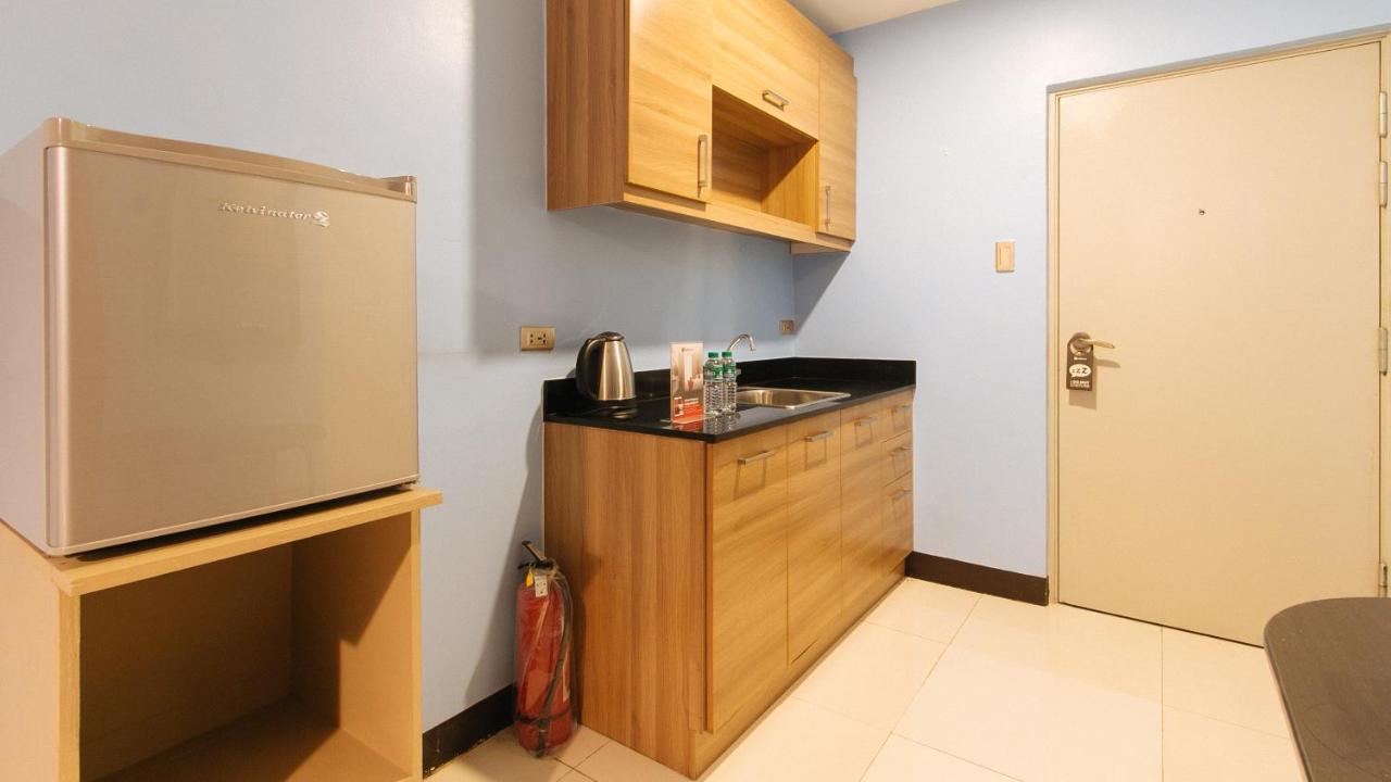 Reddoorz Plus @ Kamuning Quezon City Dış mekan fotoğraf